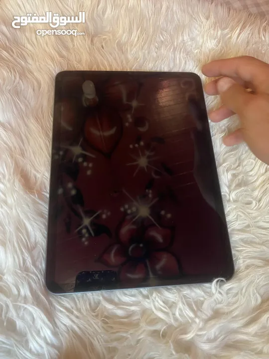 سلام عليكم موجود ايباد  Ipad pro 11 M1 2021 128GB اخو الجديد أنا اخضتو قبل شهر كانت بطاريتو 97 هسع م