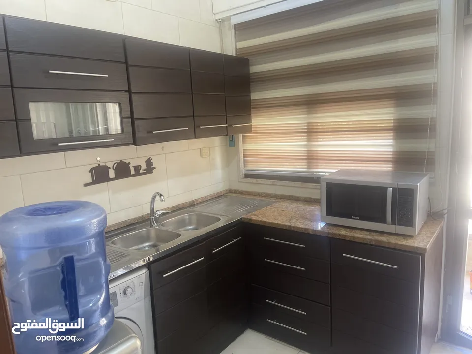 شقة مفروشة جديدة عفش فاخر و نظيفة في ضاحية الرشيد