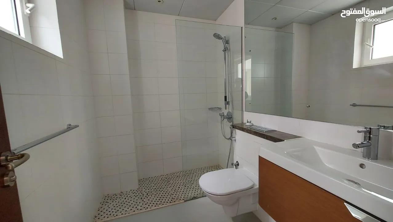 3 Bedrooms Duplex Apartment for Rent in Madinat Sultan Qaboos REF:1085AR