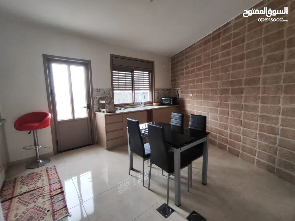 روف مفروش بإطلالة مميزة للإيجار – بيتونيا، دوار الفواكه