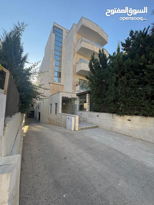 شقة طابقية مميزة للبيع في دير غبار / خلف Centro Mada Amman طريق المطار .