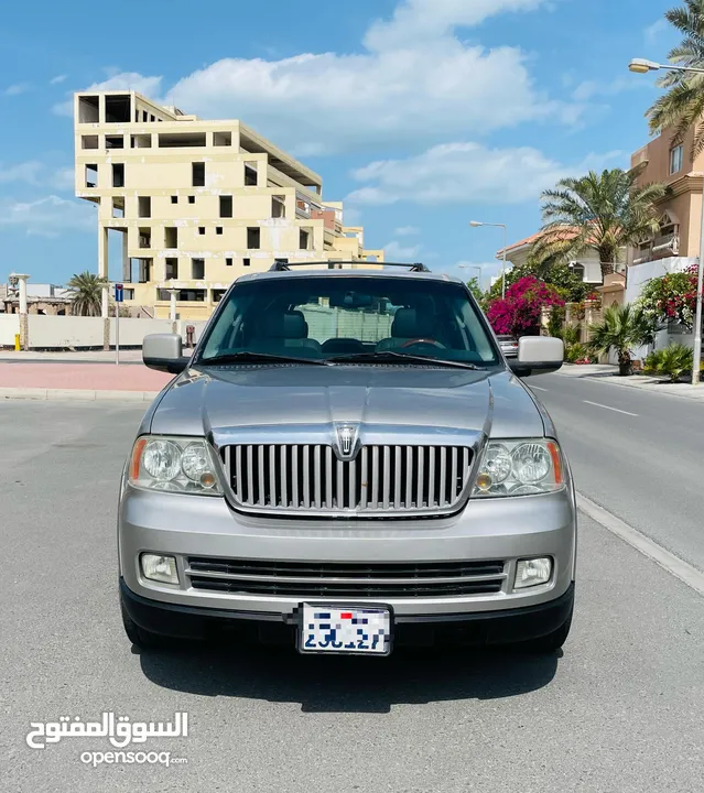 *LINCOLN NAVIGATOR*  Model -  2005.                                Km - 237k km Engine -  8 cylinder