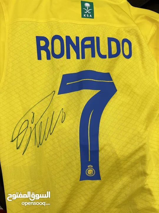 قميص كريستيانو رونالدو في نادي النصر 2024  موقع من الخلف