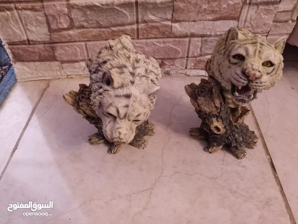 تماثيل أسود