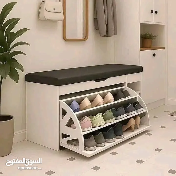 حل مثالي لترتيب مدخل بيتك   خزانة أحذية مع مقعد مريح، قطعة تجمع بين العملية والأناقة بوقت واحد.