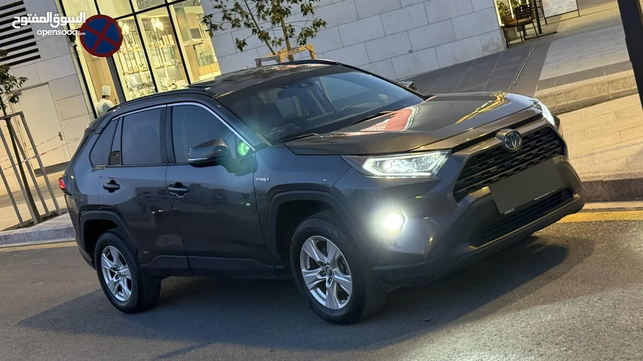 تويوتا RAV4 موديل 2020 فل الفل XLE فحص كامل قاطع مسافه 40 الف مايل للبيع بحالة الوكاله