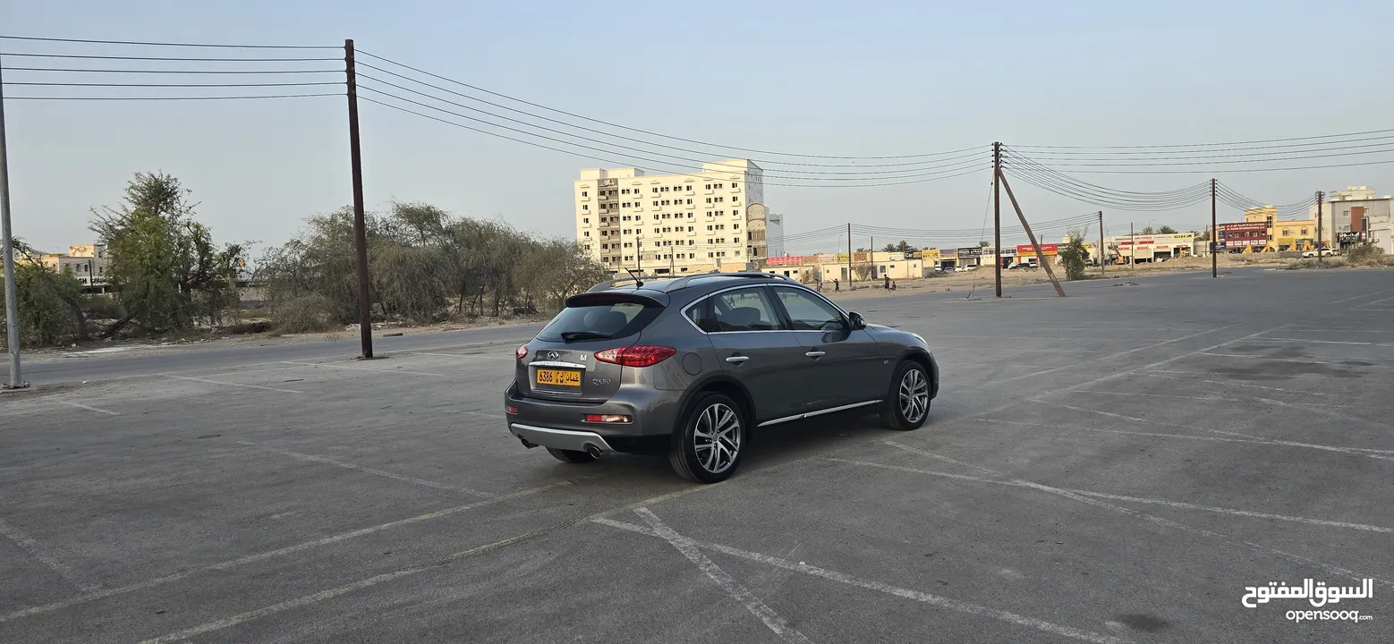 إنفينيتي QX50 خليجي أعلى مواصفات المالك الاول بدون حوادث ولاصبغ نهائيا شبه جديدة سيرفس الوكاله