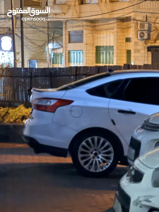 فورد فوكس موديل 2013 متور 1600 بنزين اسيارة بتحكي عن حالها بصور مش ناقصها غير الصلاة على نبي