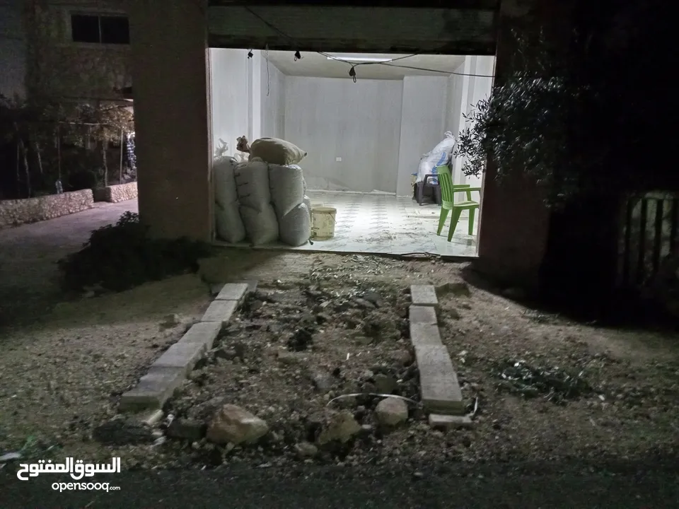 مخزن للإجار في شارع البتراء بالقرب من حدائق الملك عبدالله