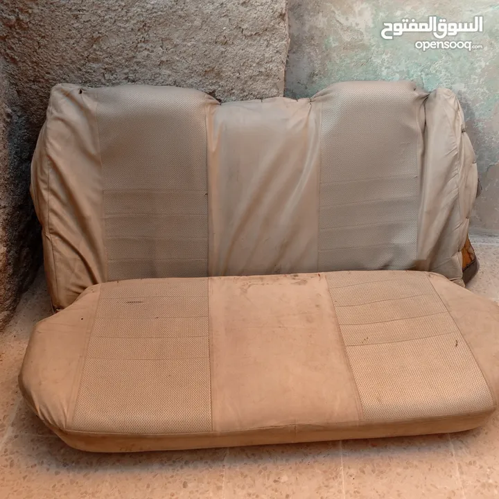 كرسي خلفي كيا ون الظهر خمس قطع بحاله جيده