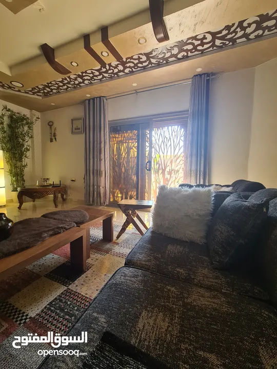 فيلا فاخرة  للبيع ..في ارقي منطقة الزرقاء الجديدة .. شارع المطاعم luxurious Villa for sale