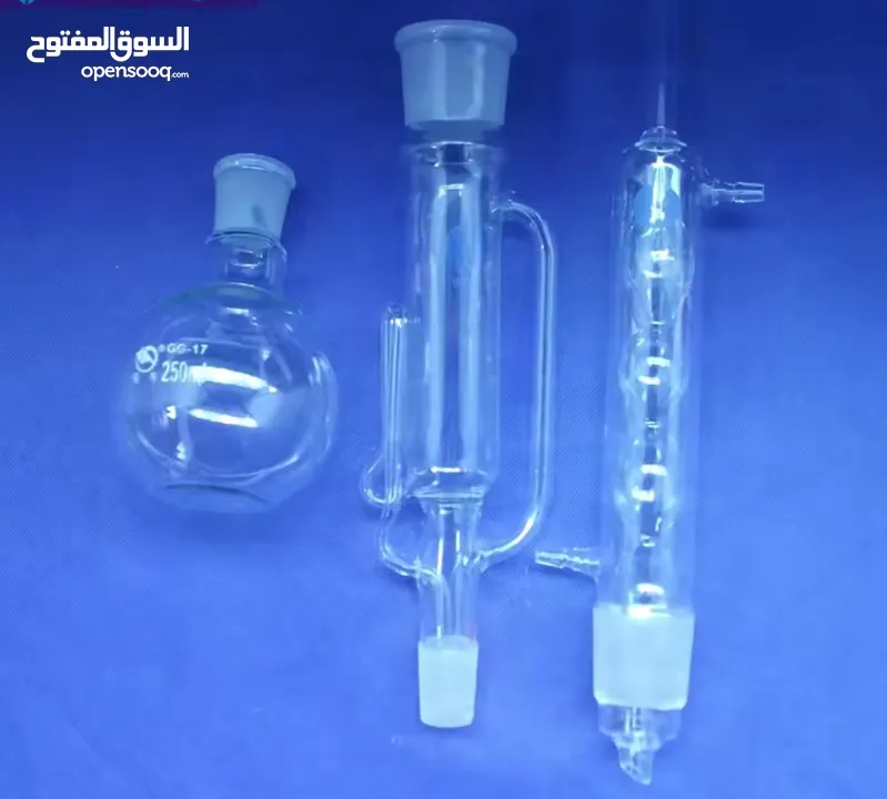 جهاز تقطير. زيوت عطور نباتات