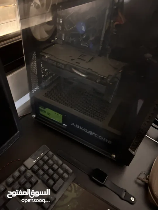 Pc مع شاشه وماوس وكيبورد وسماعه للبيع