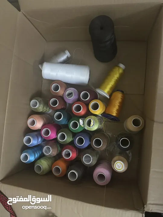ماكينة تطريز وتخيط مع شاشة لمس