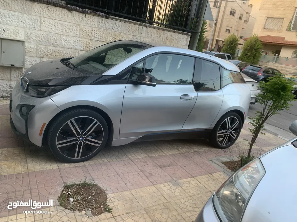 للبيع BMW i3 الفئه فحص كامل السيارة نظيفه ولا تحتاج اي صيانه البيع بداعي السفر