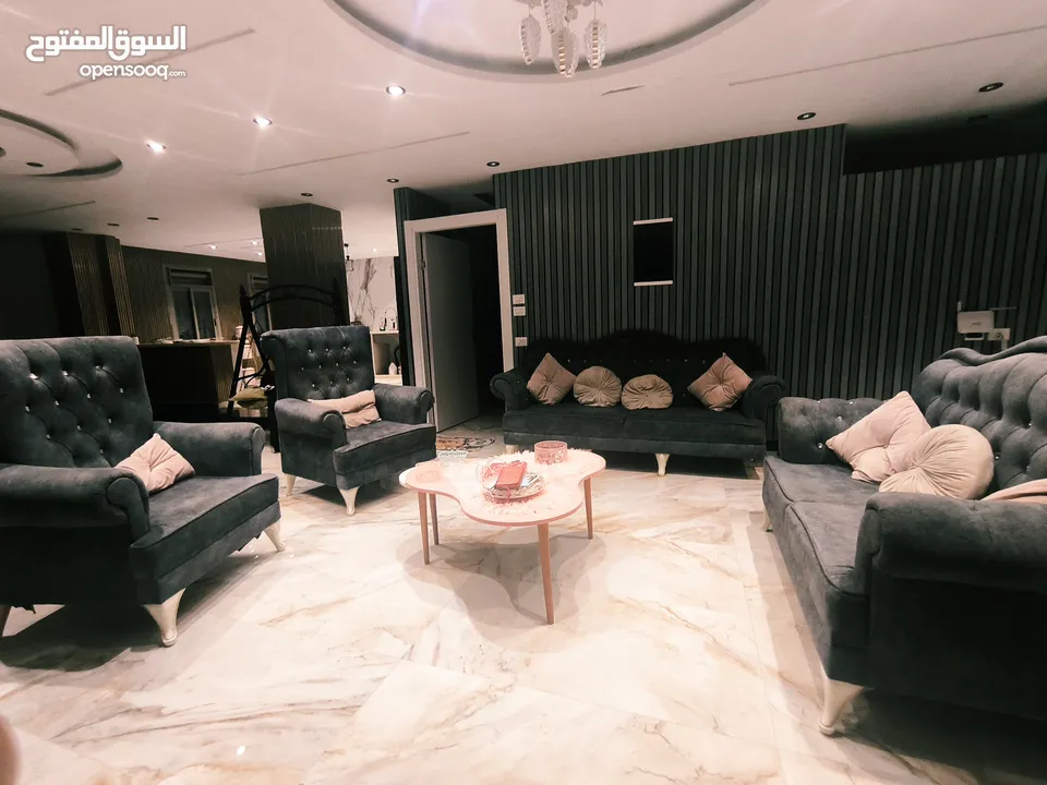 مقاعد غرفة جلوس بحالة ممتازة وبسعر ممتاز