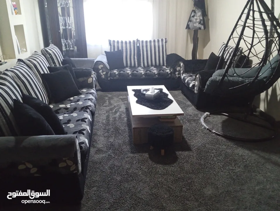 طقم كنب لون سكني واسود