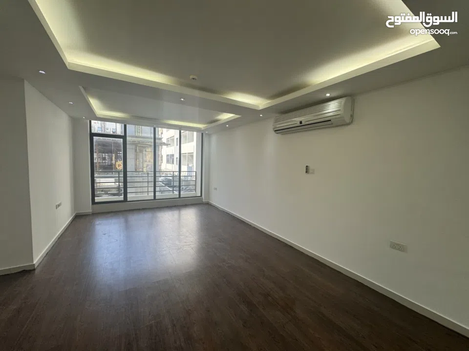 بسعر مميز للبيع شقة واسعة من غرفتي نوم