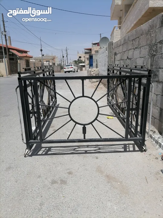 صندوق بيكم قفص بكم حديد دهان أسود ذهبي بينغو كبينه وربع مثل ما موضح بالصورة