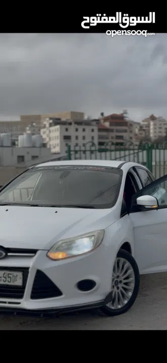 فورد فوكس موديل 2013 متور 1600 بنزين اسيارة بتحكي عن حالها بصور مش ناقصها غير الصلاة على نبي