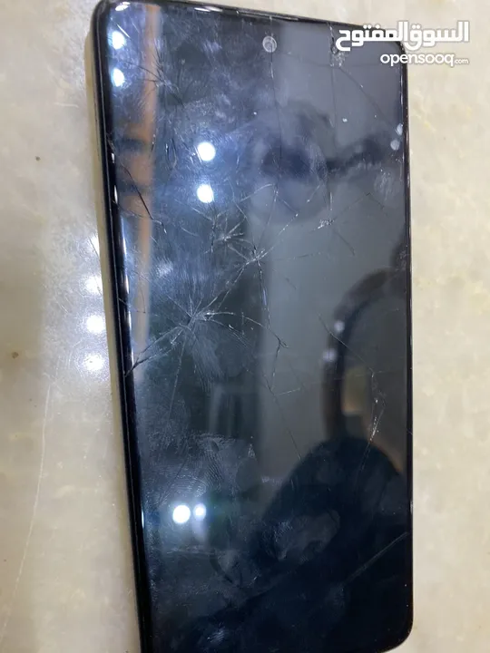 سامسونج A51للبيع شاشة مكسورة