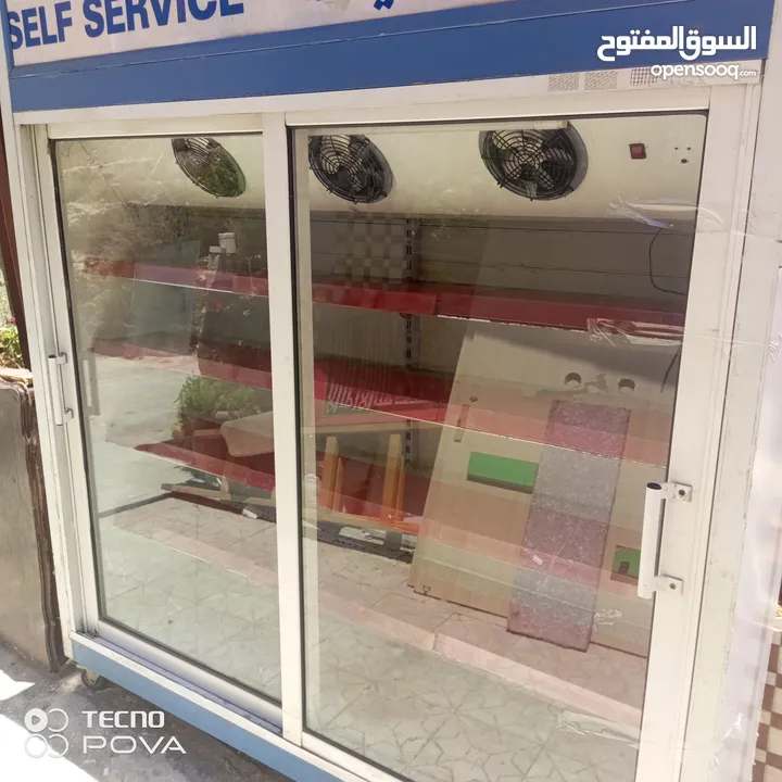 ثلاجة عرض خدمة ذاتية