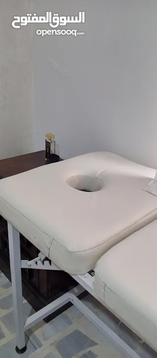 سرير مساج أو حجامة جلد لون ابيض ،،،،
