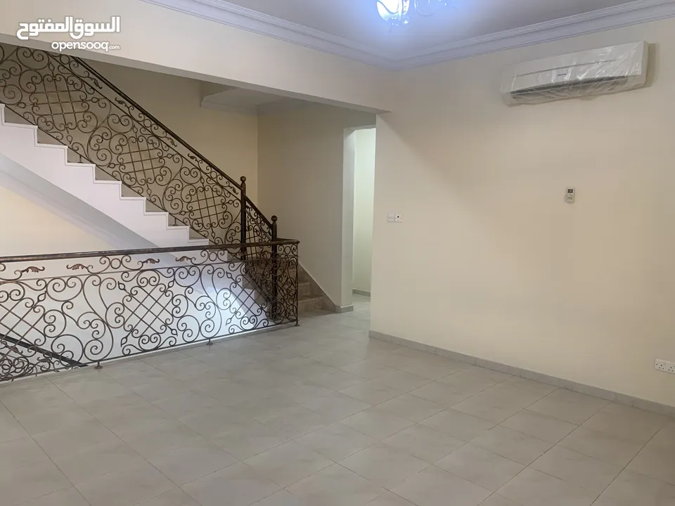 #REF889 4BR villa for rent in mawaleh