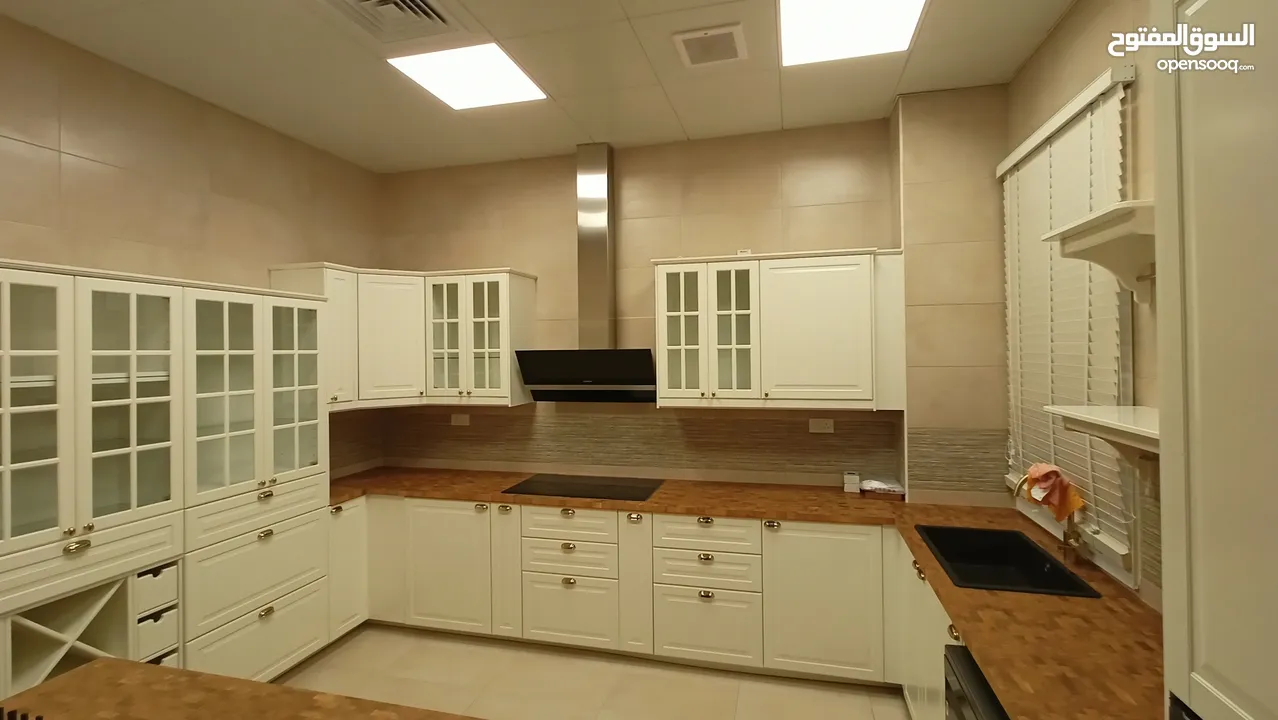 Kitchen Cabinet & Closet