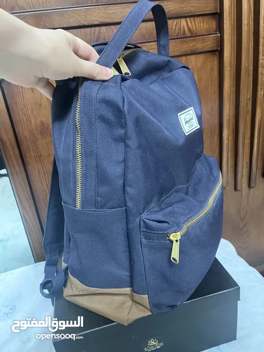 شنتة مدرسية نوع Herschel لون كحلي navy blue  جديد