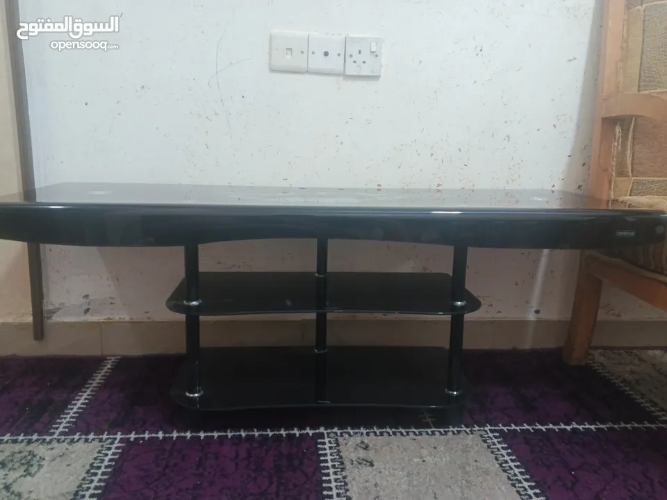 طاولة تلفزيون