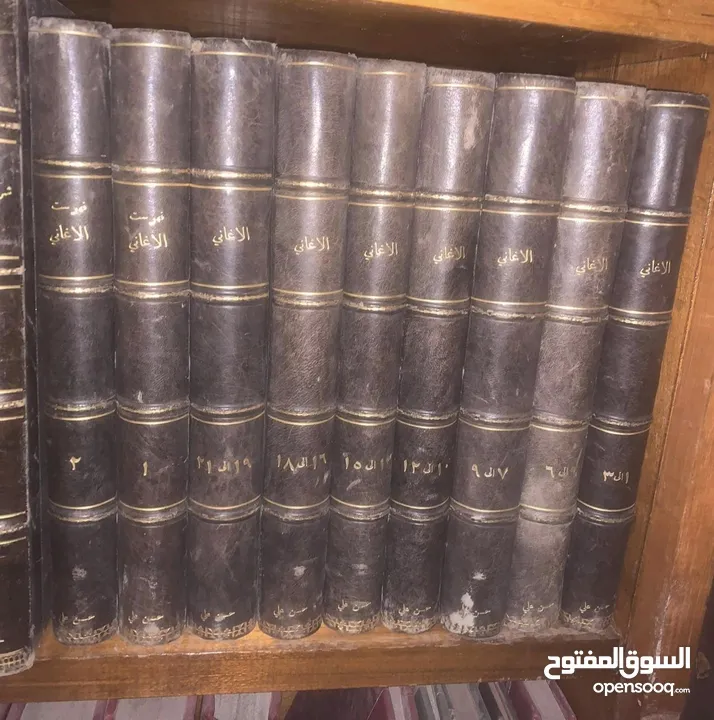 كتب ومجلات قديمة