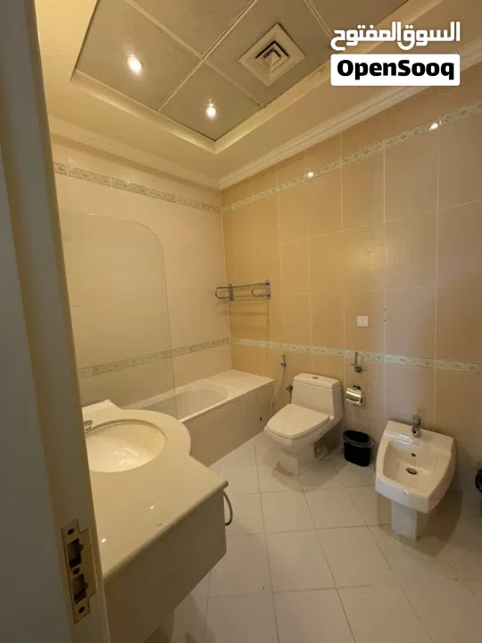 فرصة عقارية للبيع شقة مميزة في فندق 5 نجوم في الحمرا مقابل لمبنى الكازينوا الجديد