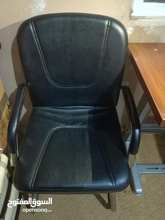 ماكينة خياطه استعمال بسيط مع طاوله وكرسي للبيع