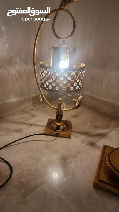 ثرية ديكور مع انارة لون ذهبي