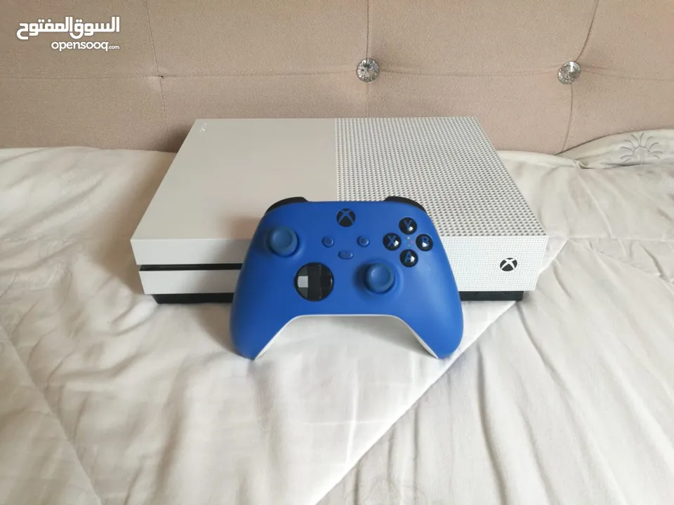 Xbox One S 1TB Bundle - Great Condition