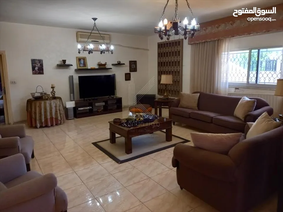 فيلا مستقلة للبيع في ام السماق