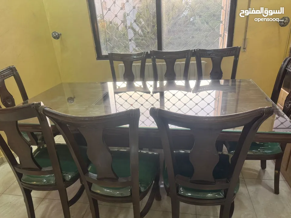 طاولة سفرة + بيرو