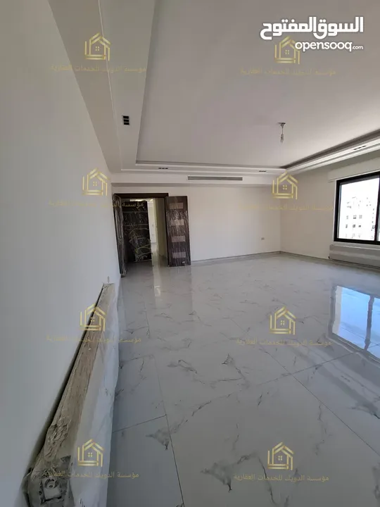 شقة جديدة - لم تسكن - خلدا - 4نوم 2ماستر - 240م - بلكونتين بإطلالــــه مميزة - قرب الخدمات العامة