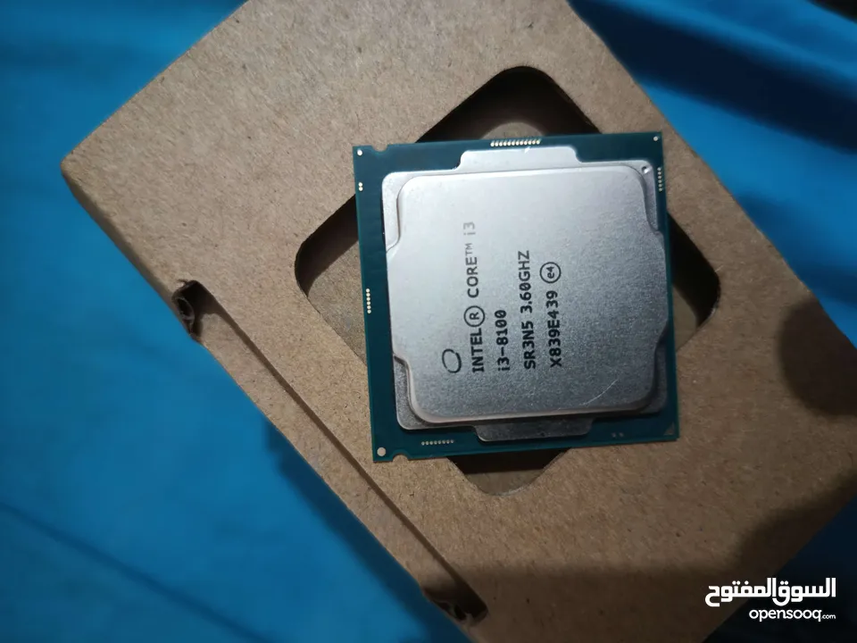 معالج i3 8100 , مع مذر بورد  prime b360m-k  , البيع للقطعتين فقط و ليس كل وحده لحال