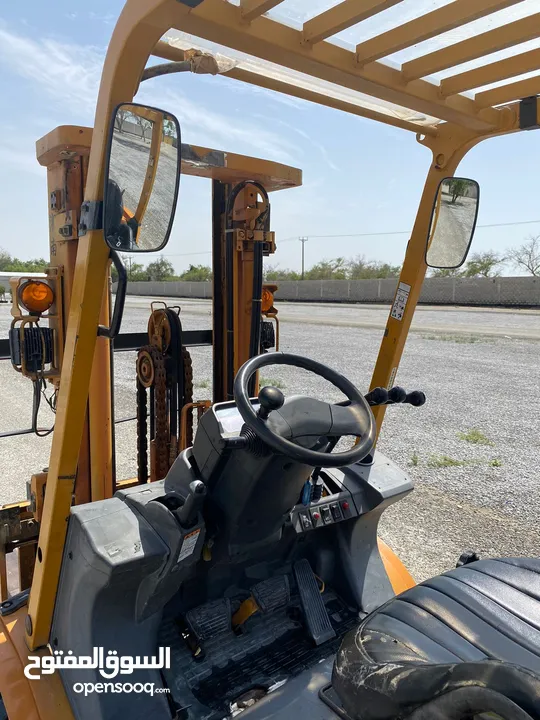 Mitsubishi 5 tons Forklift for sale model 2010. Good condition.