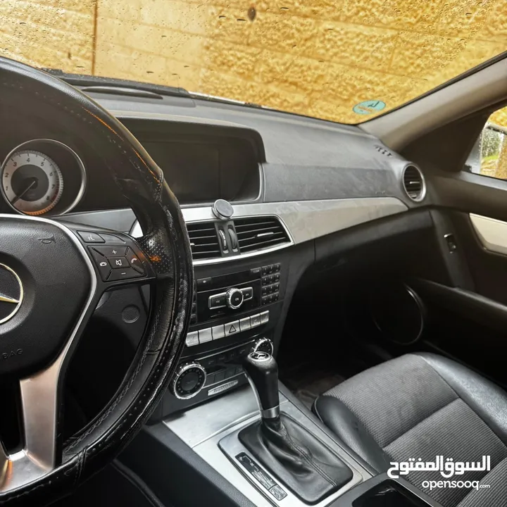 سيارة مرسيدس للبيع