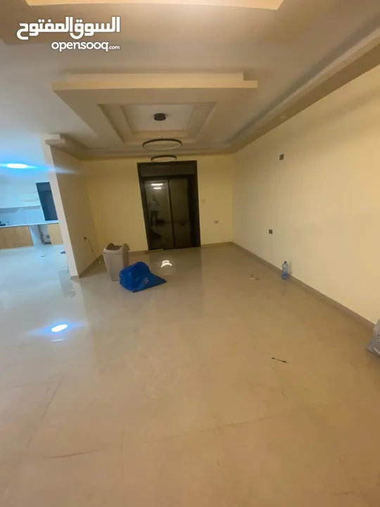شقة حديثة واسعة للإيجار