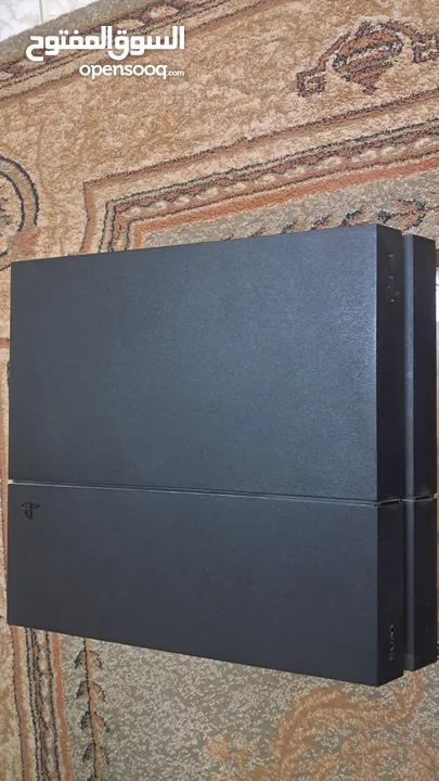 Playstation 4 Fat 512gb With Minecraft and two controllers USED