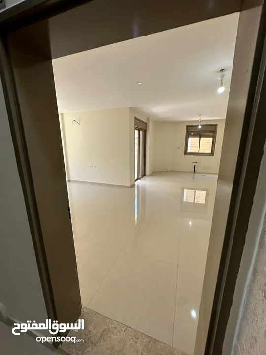 ثلاث غرف نوم غير مفروشة للايجار