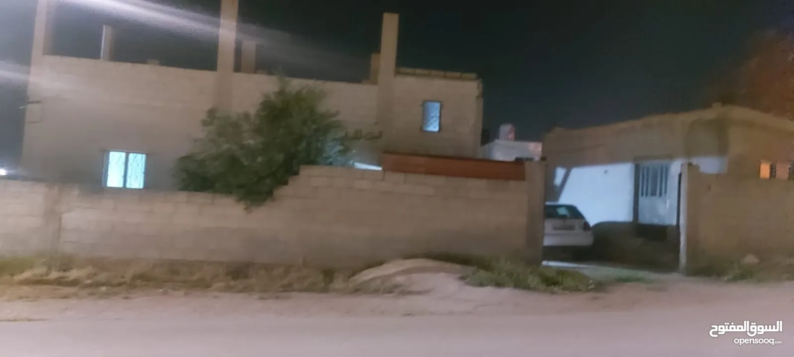بيت مستقل للبيع في المفرق بلعما الزيتونه  قوشان مستقل  ومسور بلكامل مسطح 140 يبعد عن مدرسة البنات