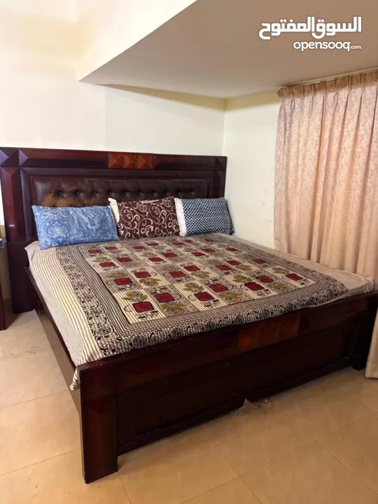 King size very strong bed with American 6 inches of thick mattress