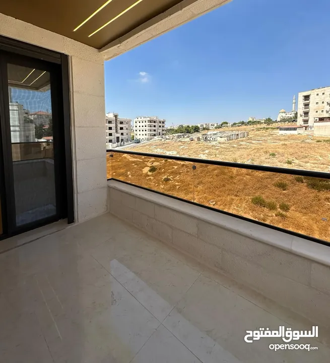 ثالث مع روف دوبلكس تشطيب فندقي مع تدفئة راكبة قرب دوار اقرأ