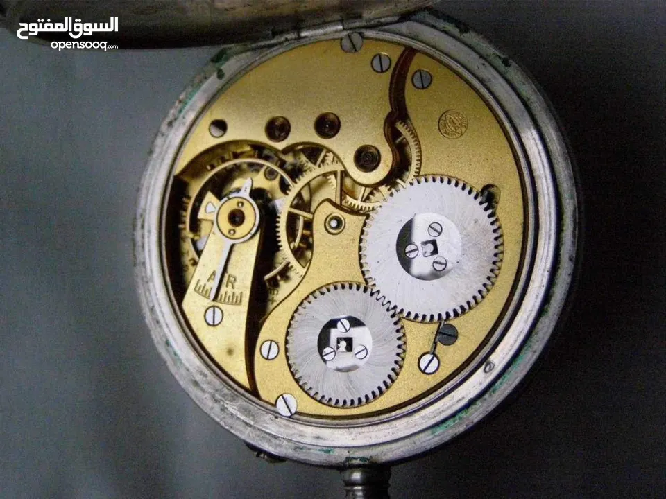 ساعة انتيكا عمرها اكثر من 120 سنة
