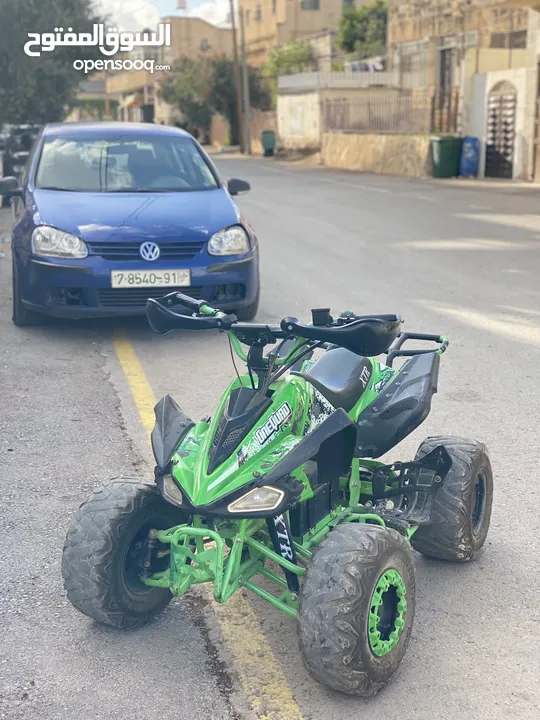 تركترون لون اخضر 48 فولت 20 أمبير مستعمل سنة